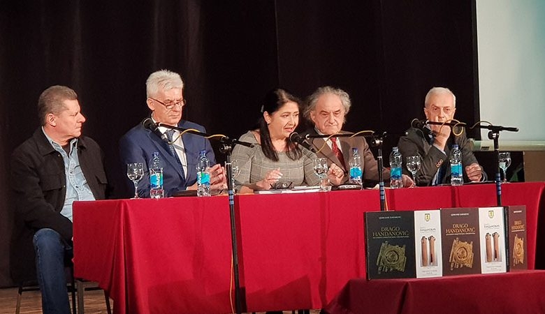 DOBOJ: Promovisana knjiga o umjetniku Dragi Handanoviću