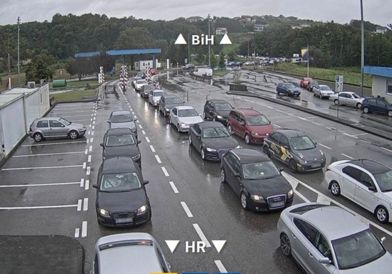 GRANICA: Duže kolone na izlazu iz BiH u Gradišci i Velikoj Kladuši