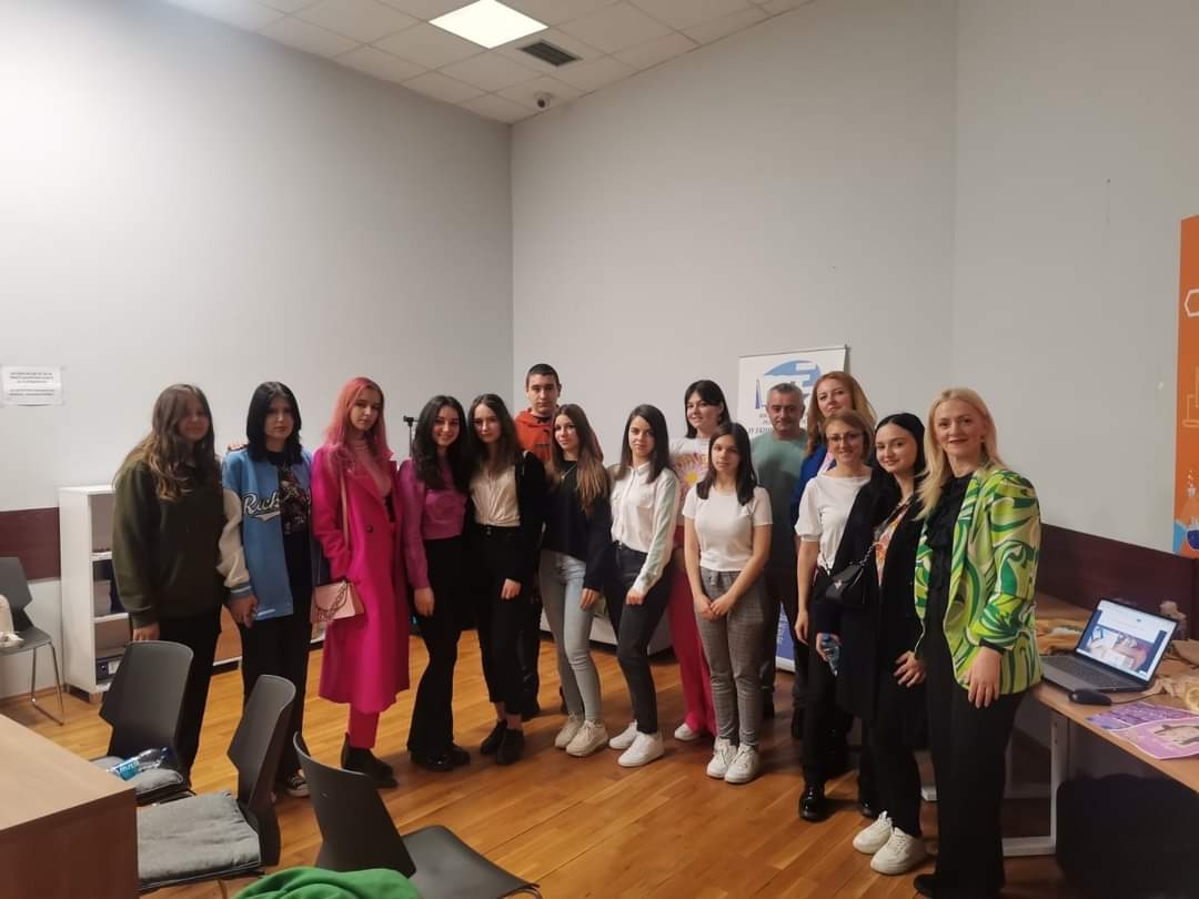 DOBOJ: Ekonomsku školu krase šest novih nagrada sa međunarodne izložbe ideja "Inost mladih 2023" u Banja Luci