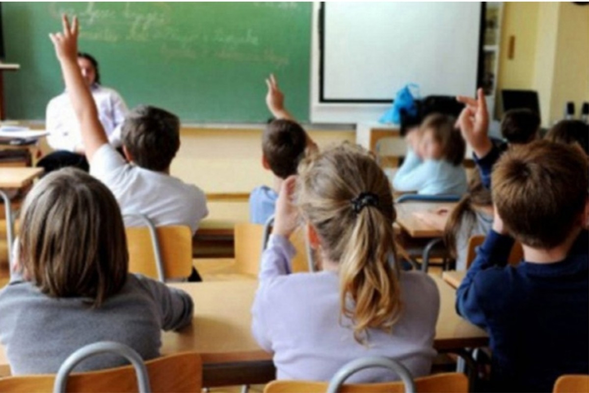 DOBOJ: Јedan zaraženi učenik dovoljan da čitavo odjeljenje pređe na onlajn nastavu (VIDEO)