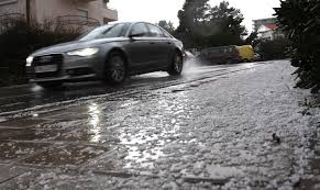 PUTEVI: Vlažni kolovozi, poledica i magla