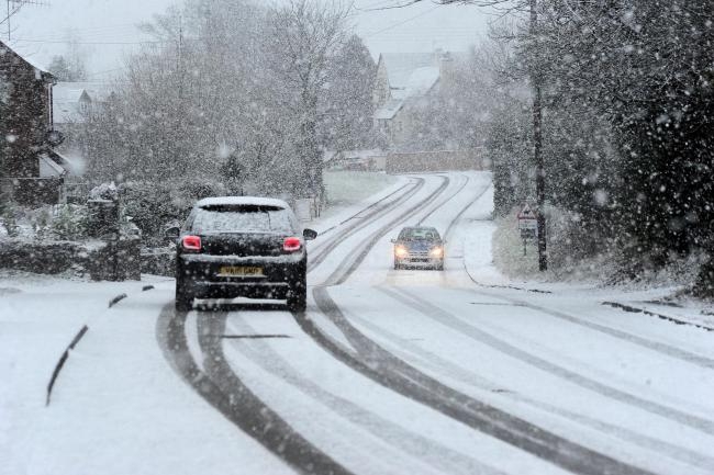 PUTEVI: Oprezna vožnja zbog snježnih padavina