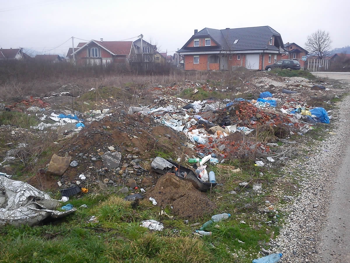 DOBOJ: Kod centra niču divlja odlagališta smeća (VIDEO)