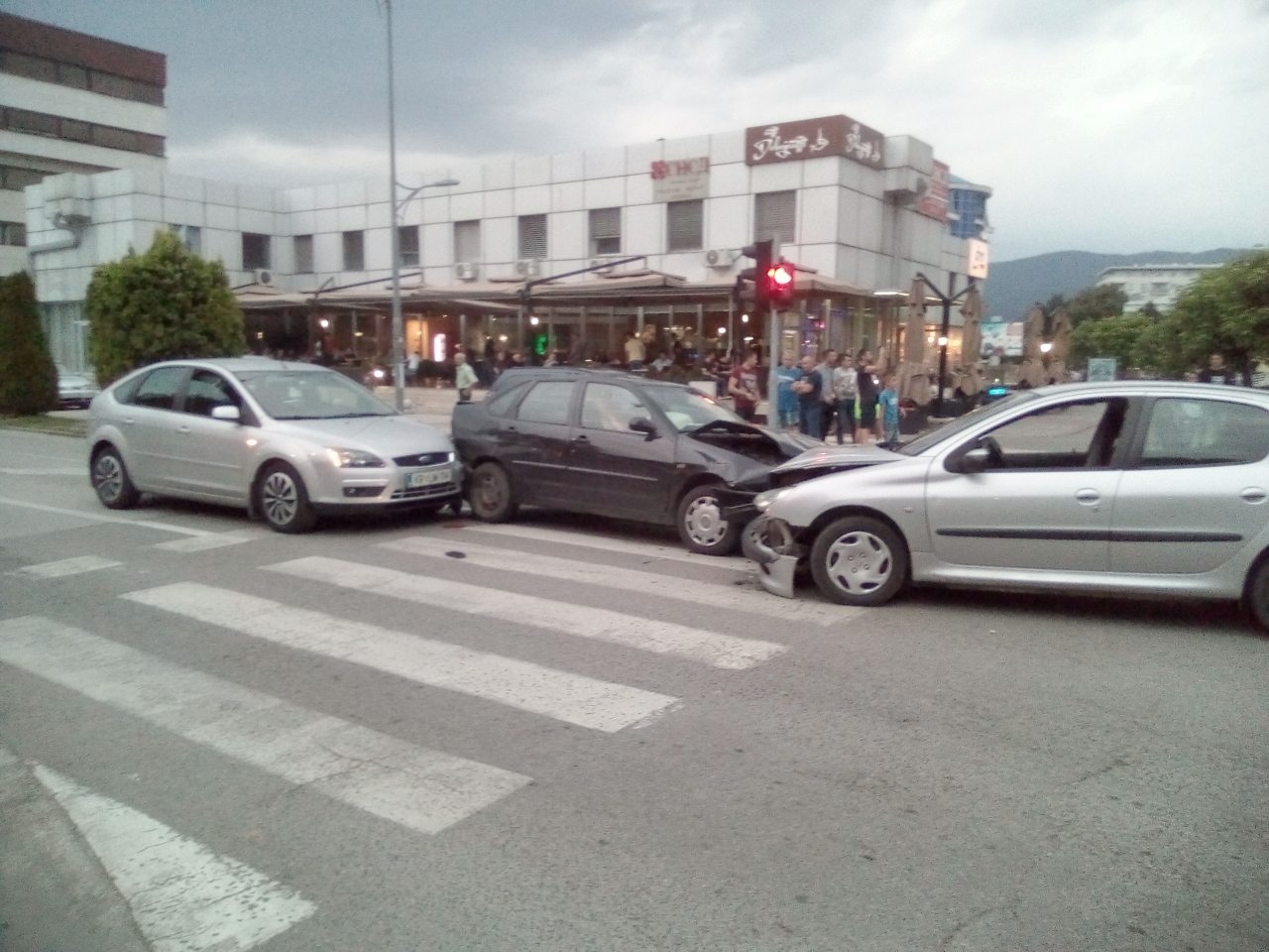 DOBOJ: Lančani sudar u centru, povređeno dijete (VIDEO) (FOTO)