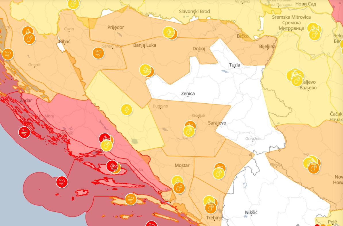 APEL UPRAVE CIVILNE ZAŠTITE RS: Budite na oprezu zbog olujnog nevremena i udara vjetra do 100 km/h