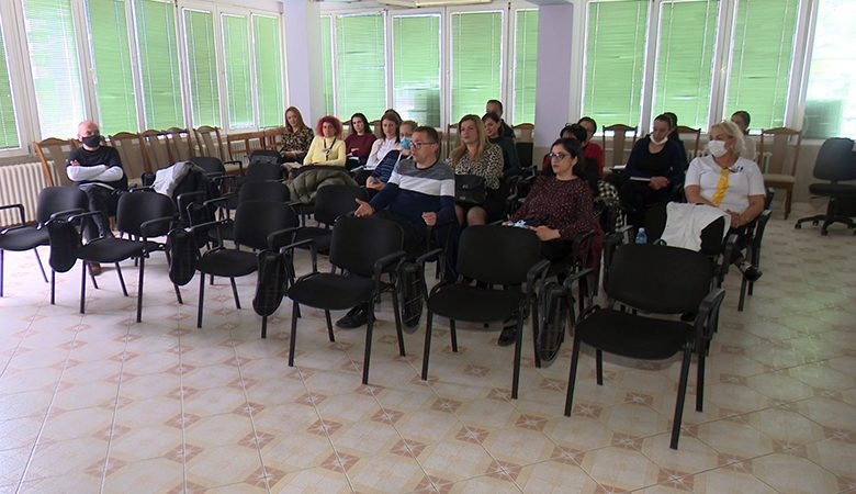 DOBOJ: Održan okrugli sto na temu „Alkohol – epidemija kod mladih“ (VIDEO)