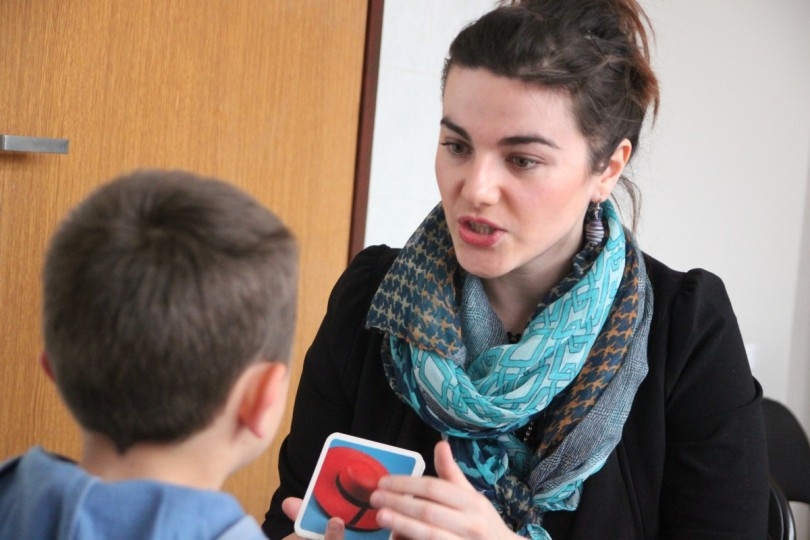 DJECA ČOBA I NOVOG ŠEHERA IMAJU LOGOPEDICU: “Drago mi je što moje dijete ima ovu priliku, Samra mu pomaže da može lakše i bolje učiti”