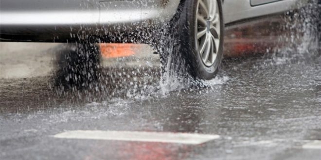 PUTEVI: Oprezno zbog mokrih kolovoza