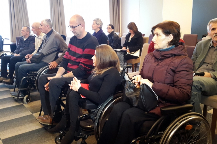 OSOBE SA INVALIDITETOM TRPE DISKRIMINACIJU KOD LJEKARA: Ne obraćaju im se kao drugim pacijentima