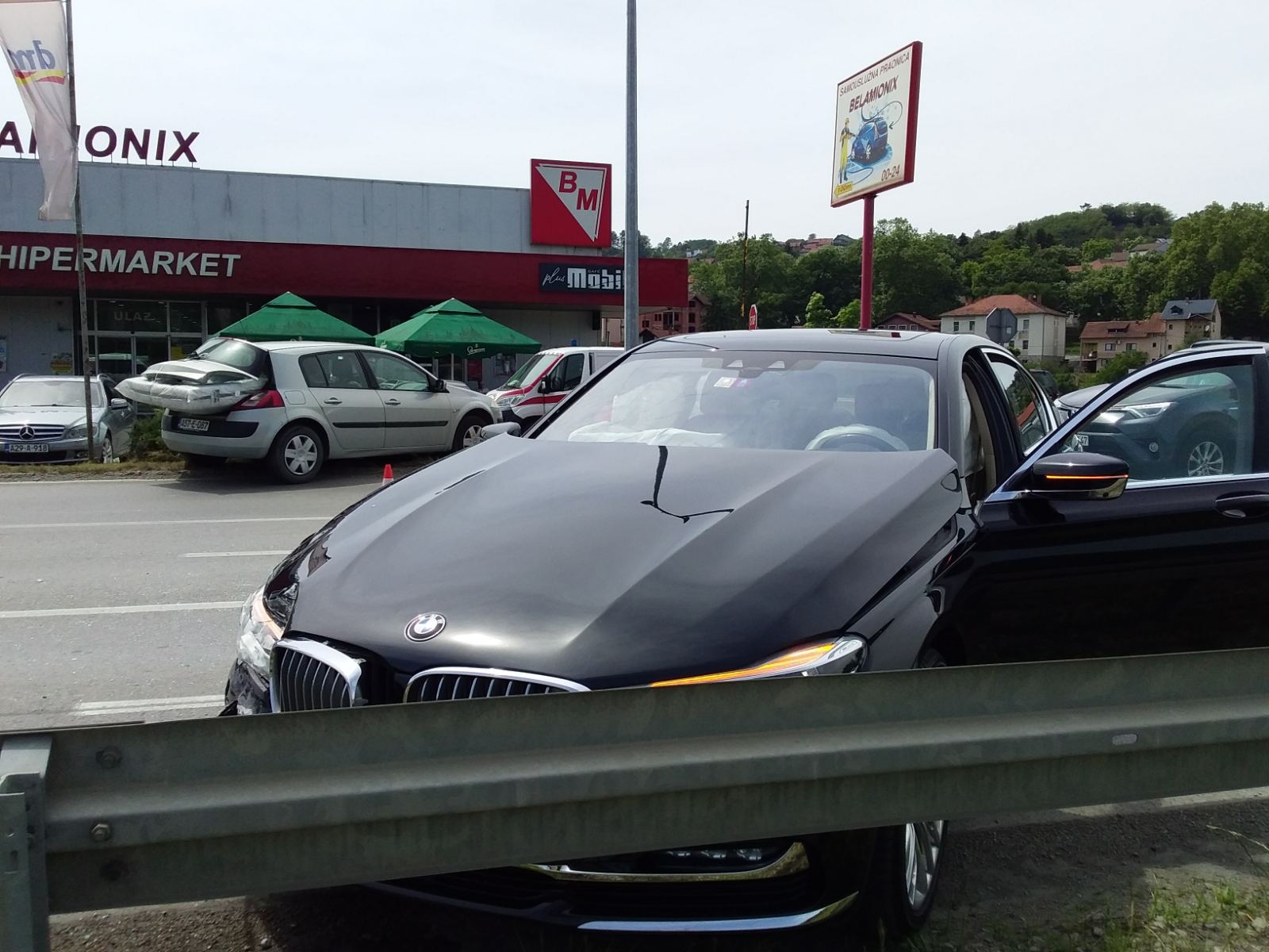 SUDAR PUTNNIČKIH AUTOMOBILA KOD BELAMIONIXA: Trenutni prekid saobraćaja na putu M17 (FOTO) (VIDEO)