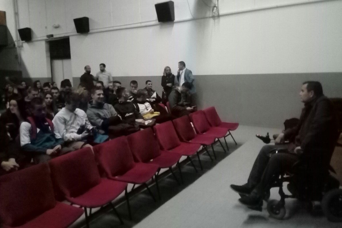 DOBOJ: Upozorenje maturantima da volan nije igračka (VIDEO)