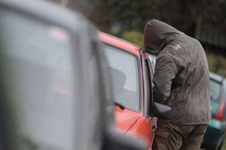 DOBOJ: Ukraden golf sa parkinga u Tesliću