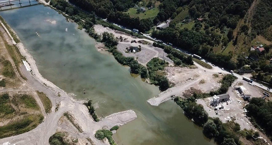 DOBOJ: Šljunkari ugrožavaju snabdjevanje grada vodom, a institucije mjesecima izbjegavaju odgovore