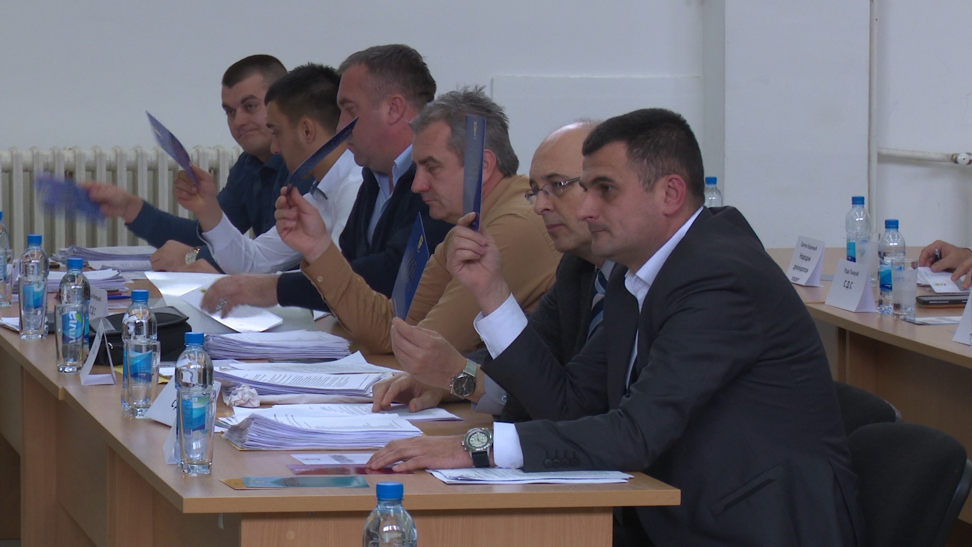 DOBOJ: Burna sjednica Skupštine (VIDEO)