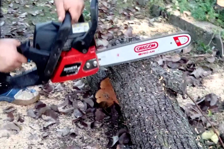 TRAGEDIJA KOD DOBOJA: Posjekao se dok je rezao drva, pa preminuo