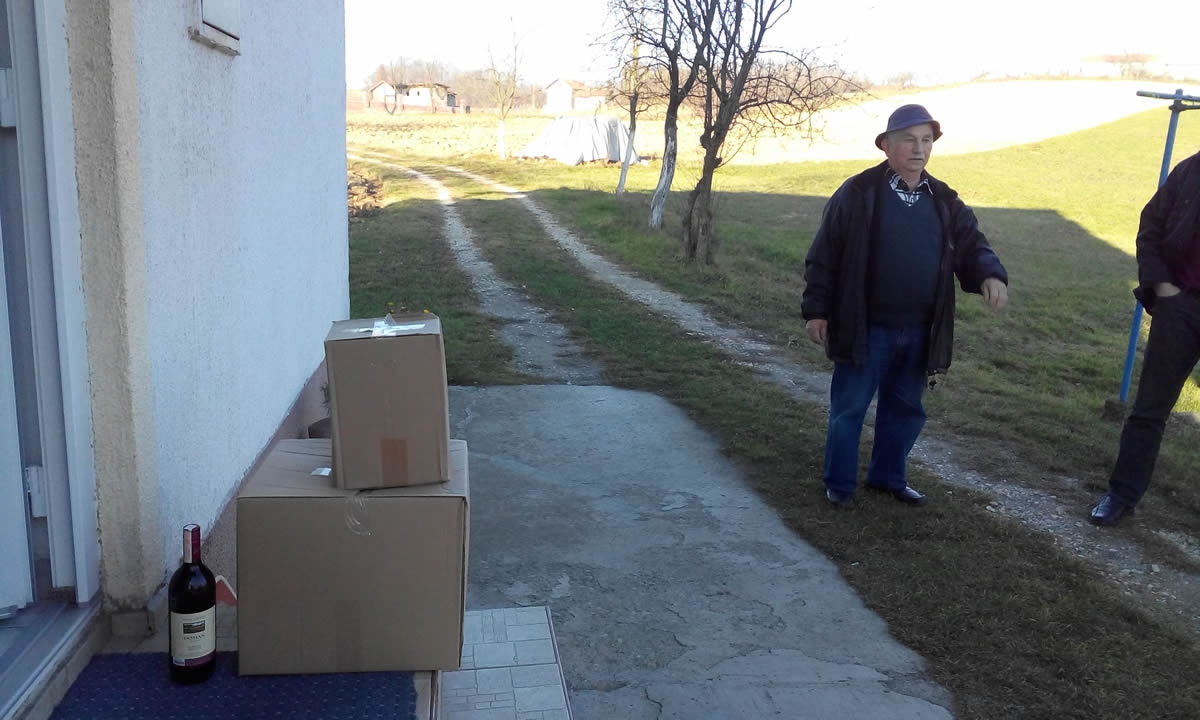 DOBOJ: Članova Savjeta Mjesne zajednice Makljenovac darivali povodom blagdana (FOTO)