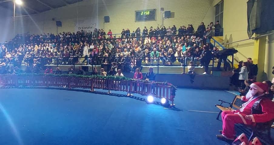 DOBOJ: Moto klub "Black Adders" razveselio mališane novogodišnjim paketićima (FOTO)