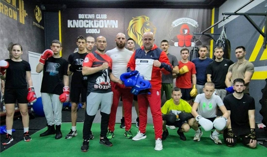 POSJETA BOKSERSKOM KLUBU "KNOCKDOWN" IZ DOBOJA: Podrška novom sportskom kolektivu