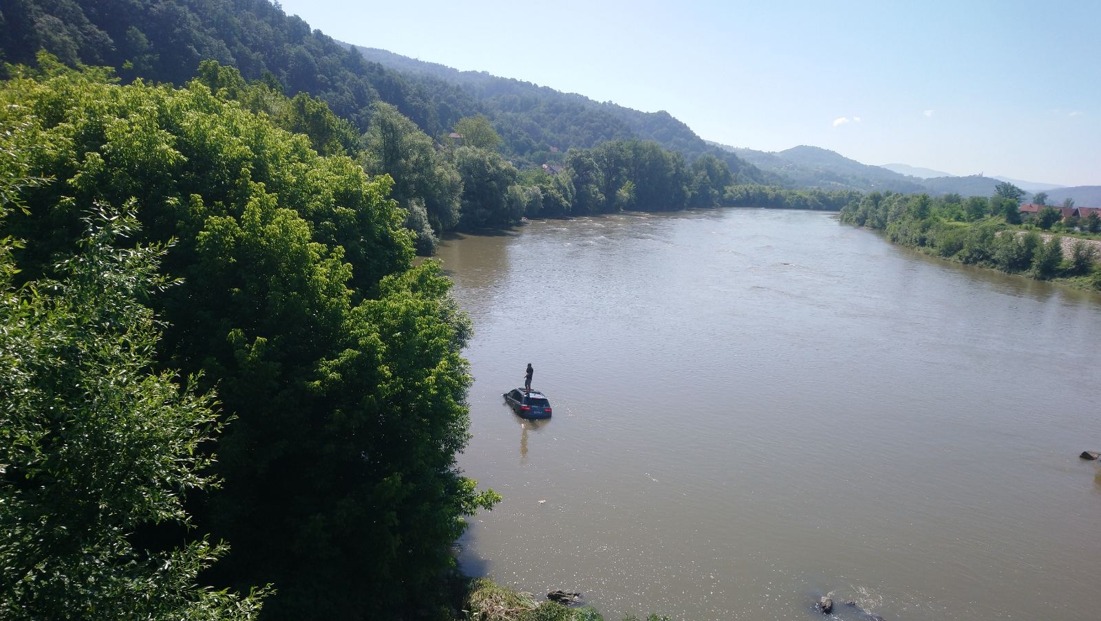 OKOM KAMERE: Audi u Bosni, vozač na Audiju (FOTO)