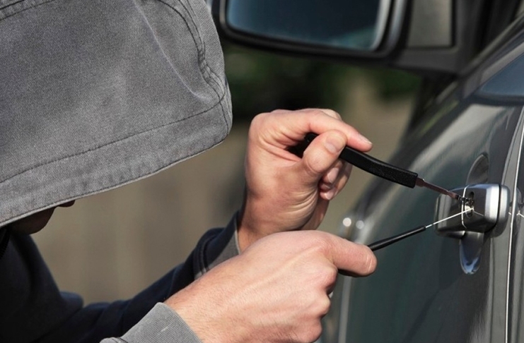 DOBOJ: Ukraden "golf pet"