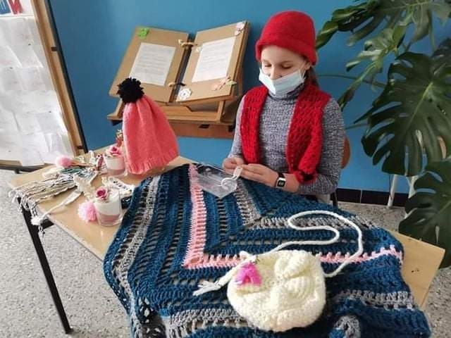 DOBOJ: Anđa Savić rukotvorinama ukrasila svoju školu (FOTO)