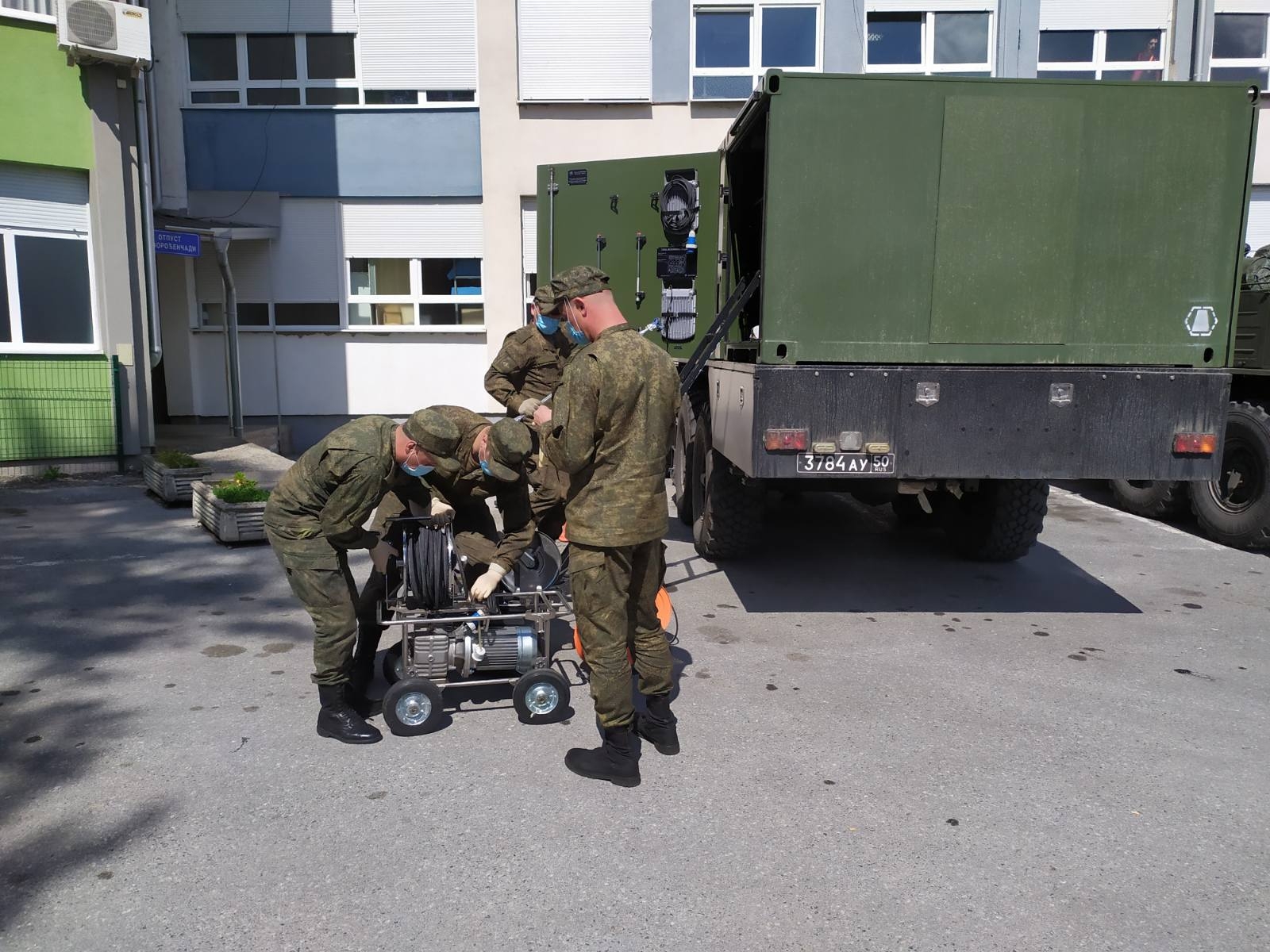 DOBOJ: Ruski tim dezinfikuje bolnicu (VIDEO) (FOTO)