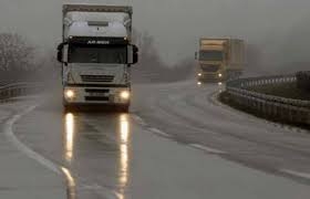 PUTEVI: Saobraćaj se odvija po vlažnim, mokrim i klizavim kolovozima