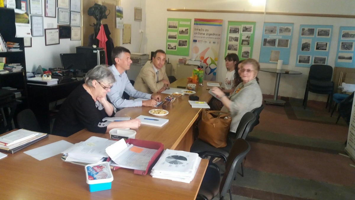 DOBOJSKI INFO NAJAVLJUJE Anketa i promocija etičkog kodeksa (PDF)