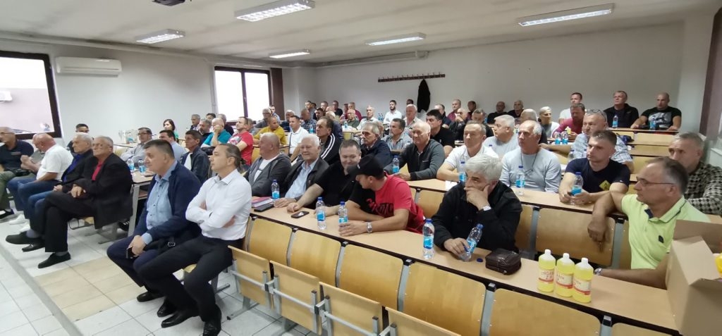 DOBOJ: "Očekujemo gubitak i do 30 odsto pčelinjih društava"