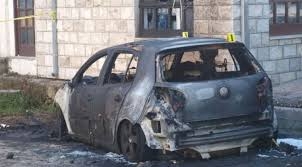 DOBOJ: Ukraden pa zapaljen "golf"