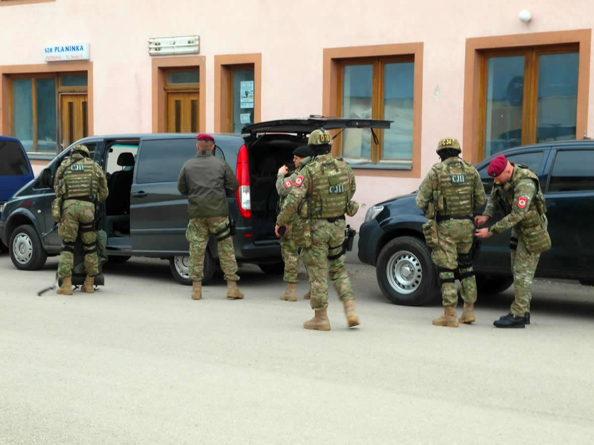 OKOM KAMERE: Specijalci u potjeri za kriminalcima