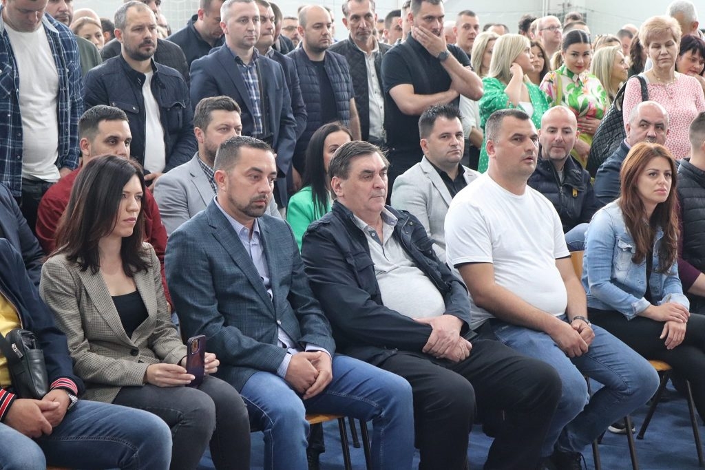 INSPEKTORAT REPUBLIKE SRPSKE ZAKAZAO? 500 Dobojlija podržava Vučića umjesto da radi svoj posao!