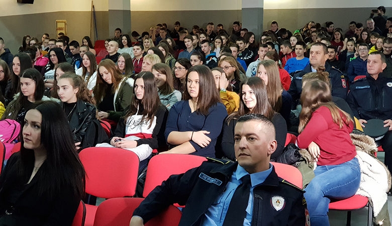 DOBOJ: Tuča u kojoj su učestvovala tri učenika