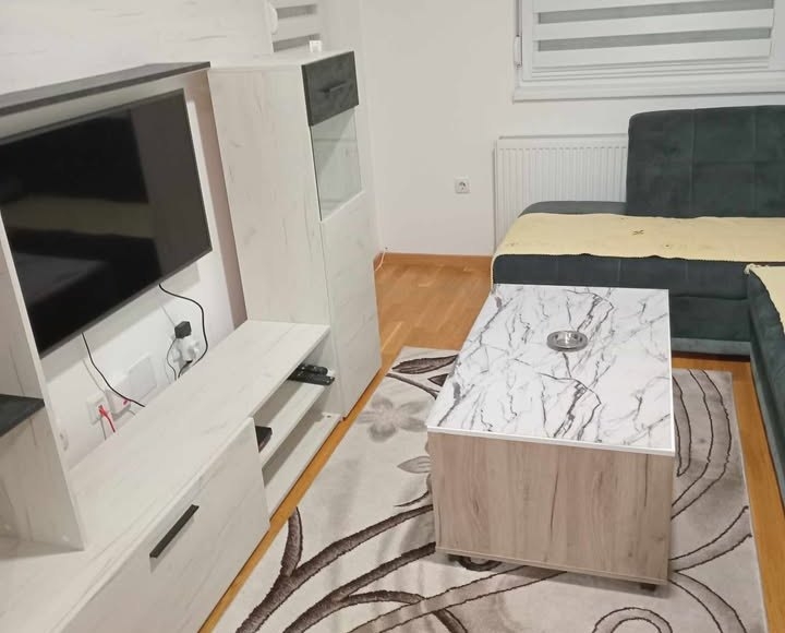 OGLAS: Izdaje se jednosoban "stan na dan" u ulici Cara Dušana (FOTO)
