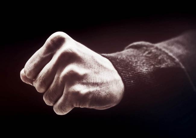 BRUTALNI NAPAD U PETROVU: Dvojica uhapšena zbog premlaćivanja Dobojlije!