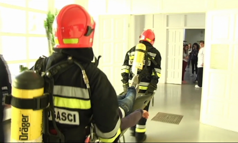 DOBOJ: Vatrogasna vježba u osnovnoj školi (VIDEO)