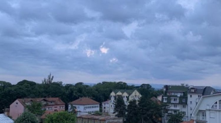 VRIJEME: Oblačno, u centralnim krajevima i na istoku povremeno sunčano