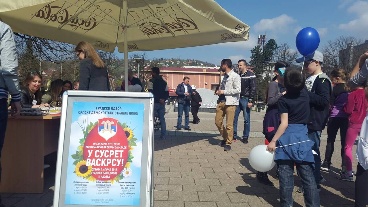 DOBOJ: Manifestacija "U susret vaskrsu" Srpske demokratske stranke