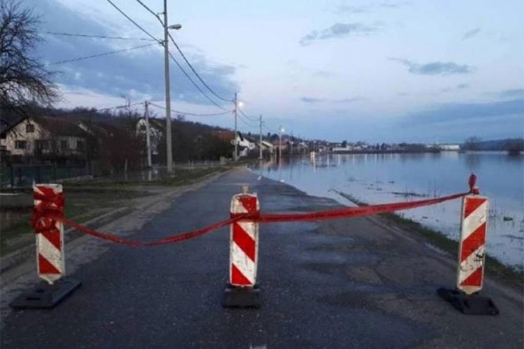 PUTEVI: Dionica Doboj-Maglaj neprohodna zbog vode