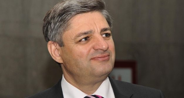 LEZI (BIJELI) HLJEBE DA TE JEDEM: Koji političar je na ovaj način zaradio 108 hiljada KM?