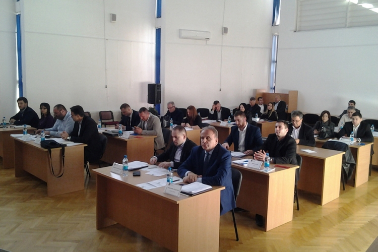 ODBORNICI U STANARIMA POSTIGLI REKORD: Za 35 minuta u skupštinskim klupama usvojili 17 tačaka