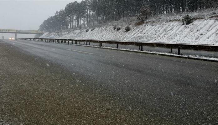 PUTEVI: Kolovozi mjestimično vlažni, poledica u višim predjelima