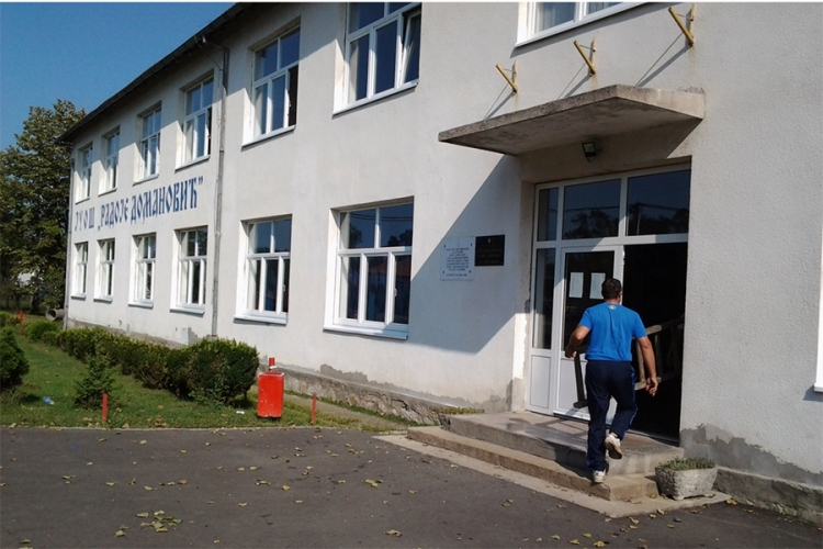 DOBOJ: OŠ "Radoje Domanović" novu školsku godinu dočekuje šupljeg krova