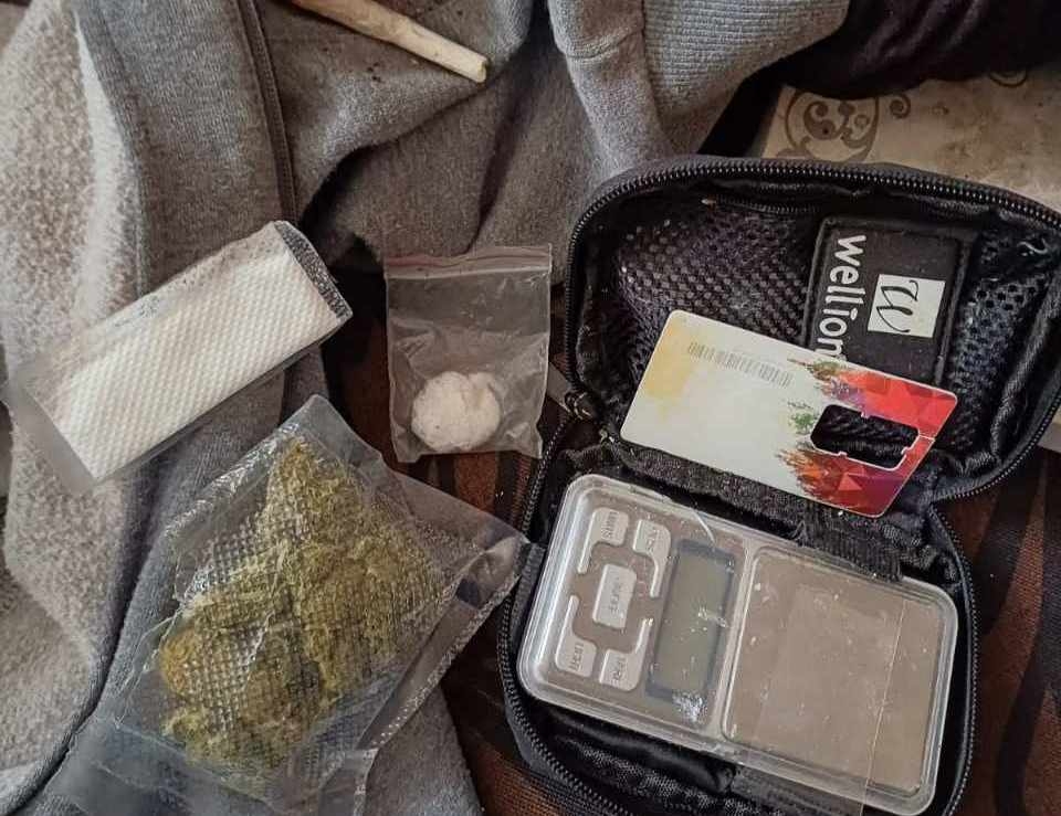 DOBOJ: U Petrovu uhapšen zbog „Izazivanje opšte opasnosti“ u Gračanici. U pretresu pronaši mu narkotike!