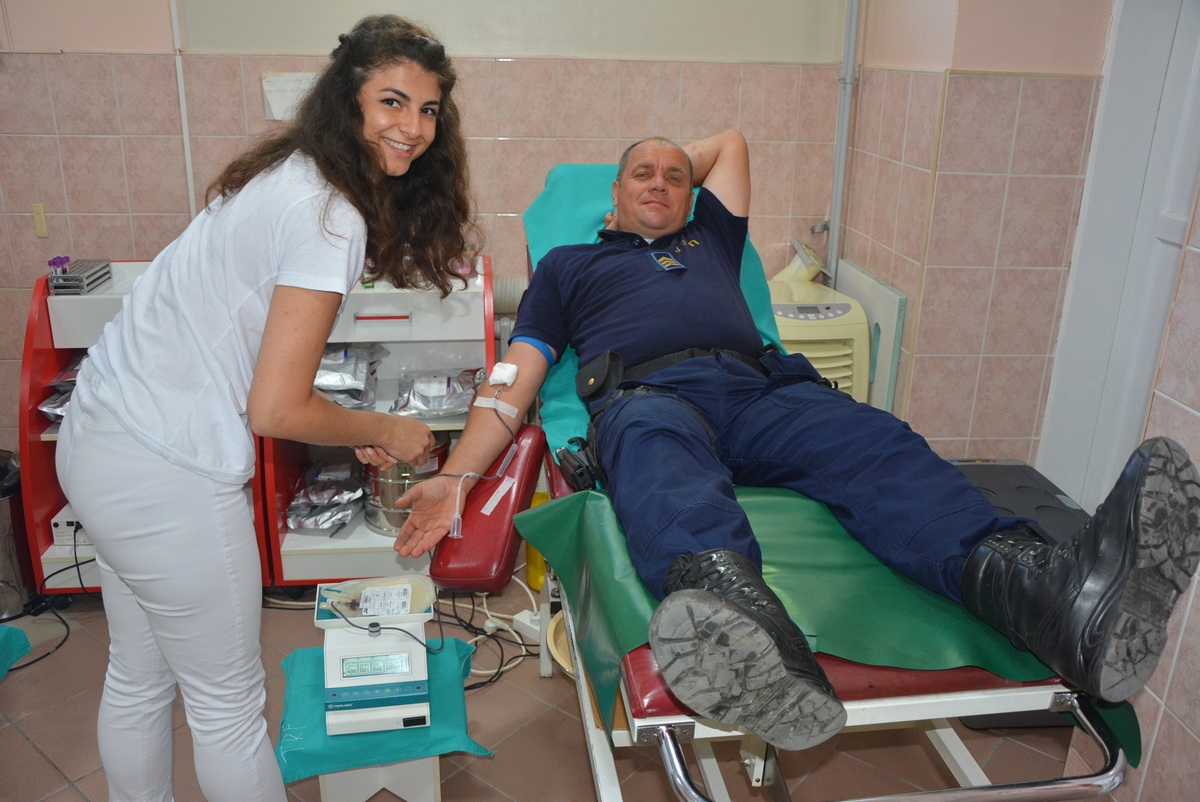 DOBOJ: Policajci darovali krv