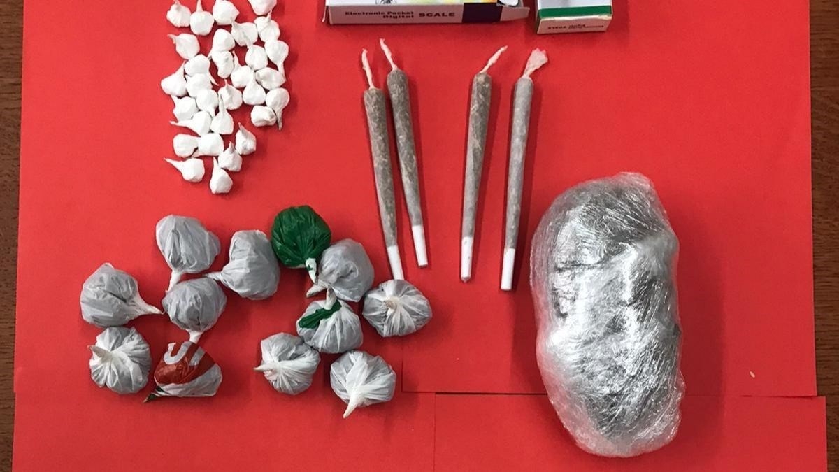 DOBOJ: Oduzeta četiri paketića marihuane