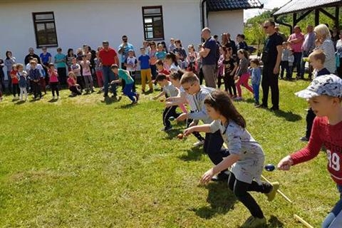 DOBOJ: Na "Vaskršnjim igrama" u Usori učestvovalo oko 70 mališana (FOTO)