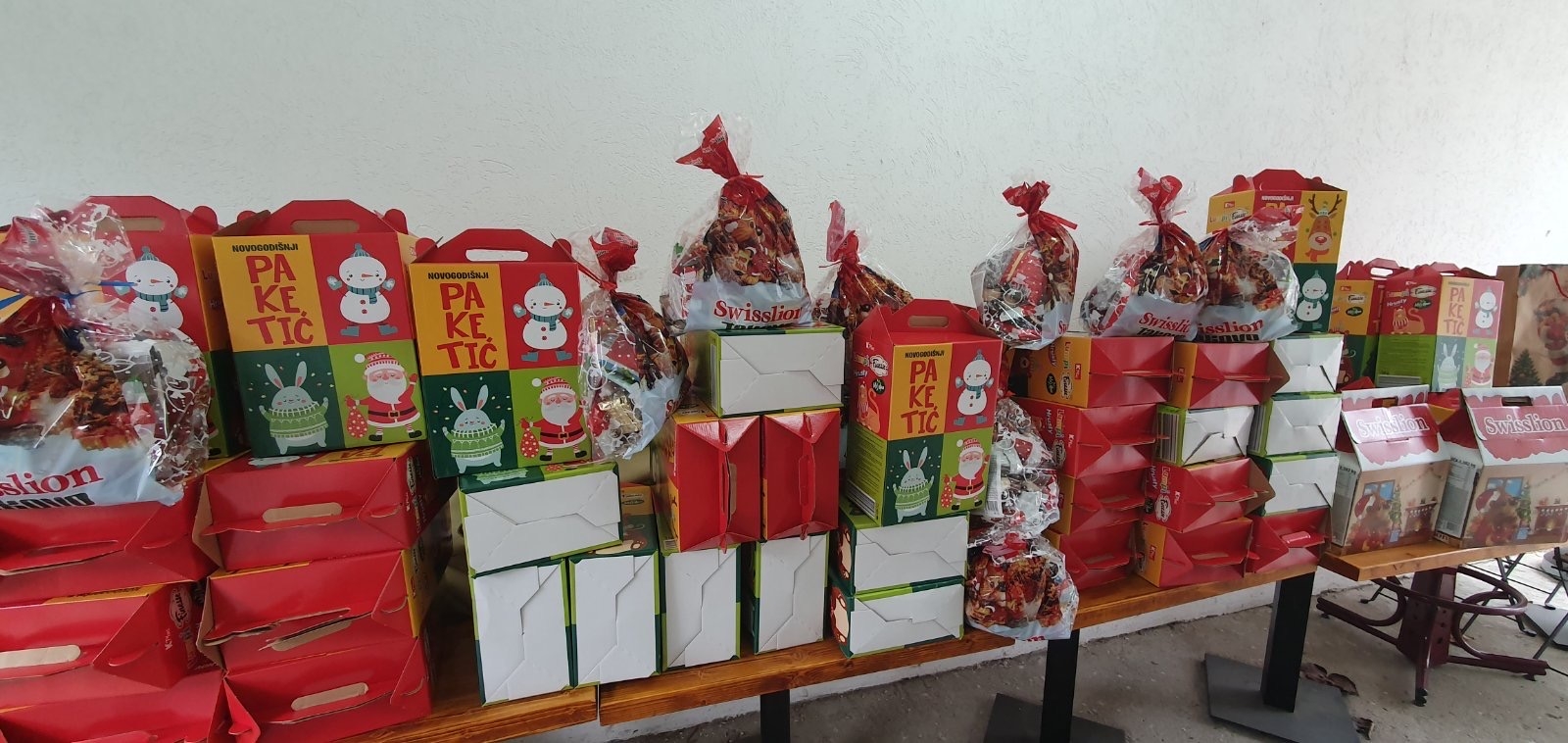 DOBOJSKI INFO NAJAVLJUJE: "Svi za Кosmet" pokreće akciju novogodišnjih paketića za djecu Кosova i Metohije