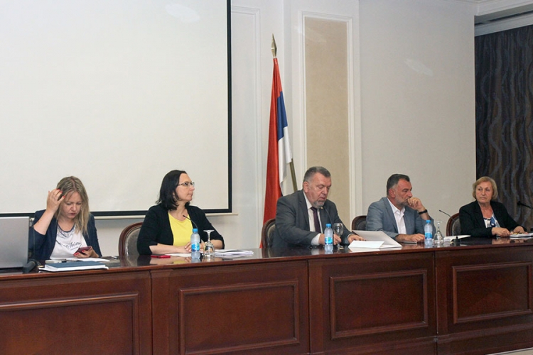 DOBOJ: Do kraja godine 500 radnika manje u "Željeznicama RS"