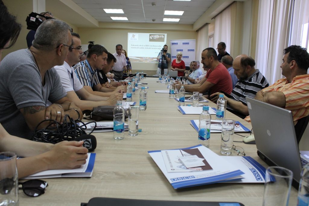 Novinari u Brčkom razgovarali o mehanizmima za zaštitu profesionalnih prava